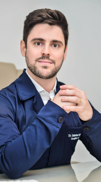 Dr. Gabriel Meireles Cirurgião da Mão em Juiz de Fora Ortopedista especialista em Cirurgia da Mão Ortopedista especialista em Mão Tratamento da dor nas mãos Cirurgia da Mão e Punho Cirurgia para Síndrome do Túnel do Carpo Tratamento para Dedo em Gatilho Cirurgia da Rizartrose Tratamento de Fraturas da Mão Tratamento de Fraturas do Punho Artroscopia do Punho Cirurgia para Epicondilite Tratamento de Cistos Sinoviais Correção de Deformidades da Mão Tratamento de Lesões Ligamentares da Mão Tratamento de Lesões Ligamentares do Punho Cirurgia de Lesão de Tendão Cirurgia de Lesões de Nervos Periféricos Cirurgia para Doença de Dupuytren Tratamento da Paralisia Braquial Obstétrica Cirurgia de Lesão do Plexo Braquial Infiltrações Articulares Tratamento da Dor Musculoesquelética Ortopedia da Mão em Juiz de Fora Especialista em dor no punho e nos dedos Cirurgia minimamente invasiva da mão Atendimento ortopédico humanizado Recuperação funcional da mão Ortopedista em Juiz de Fora com foco em mãos