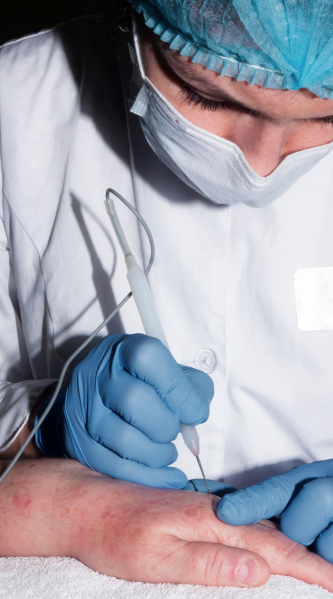 Dr. Gabriel Meireles Cirurgião da Mão em Juiz de Fora Ortopedista especialista em Cirurgia da Mão Ortopedista especialista em Mão Tratamento da dor nas mãos Cirurgia da Mão e Punho Cirurgia para Síndrome do Túnel do Carpo Tratamento para Dedo em Gatilho Cirurgia da Rizartrose Tratamento de Fraturas da Mão Tratamento de Fraturas do Punho Artroscopia do Punho Cirurgia para Epicondilite Tratamento de Cistos Sinoviais Correção de Deformidades da Mão Tratamento de Lesões Ligamentares da Mão Tratamento de Lesões Ligamentares do Punho Cirurgia de Lesão de Tendão Cirurgia de Lesões de Nervos Periféricos Cirurgia para Doença de Dupuytren Tratamento da Paralisia Braquial Obstétrica Cirurgia de Lesão do Plexo Braquial Infiltrações Articulares Tratamento da Dor Musculoesquelética Ortopedia da Mão em Juiz de Fora Especialista em dor no punho e nos dedos Cirurgia minimamente invasiva da mão Atendimento ortopédico humanizado Recuperação funcional da mão Ortopedista em Juiz de Fora com foco em mãos