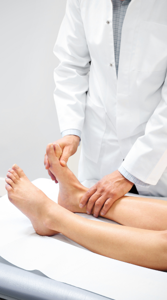 Dr. Gabriel Meireles Cirurgião da Mão em Juiz de Fora Ortopedista especialista em Cirurgia da Mão Ortopedista especialista em Mão Tratamento da dor nas mãos Cirurgia da Mão e Punho Cirurgia para Síndrome do Túnel do Carpo Tratamento para Dedo em Gatilho Cirurgia da Rizartrose Tratamento de Fraturas da Mão Tratamento de Fraturas do Punho Artroscopia do Punho Cirurgia para Epicondilite Tratamento de Cistos Sinoviais Correção de Deformidades da Mão Tratamento de Lesões Ligamentares da Mão Tratamento de Lesões Ligamentares do Punho Cirurgia de Lesão de Tendão Cirurgia de Lesões de Nervos Periféricos Cirurgia para Doença de Dupuytren Tratamento da Paralisia Braquial Obstétrica Cirurgia de Lesão do Plexo Braquial Infiltrações Articulares Tratamento da Dor Musculoesquelética Ortopedia da Mão em Juiz de Fora Especialista em dor no punho e nos dedos Cirurgia minimamente invasiva da mão Atendimento ortopédico humanizado Recuperação funcional da mão Ortopedista em Juiz de Fora com foco em mãos